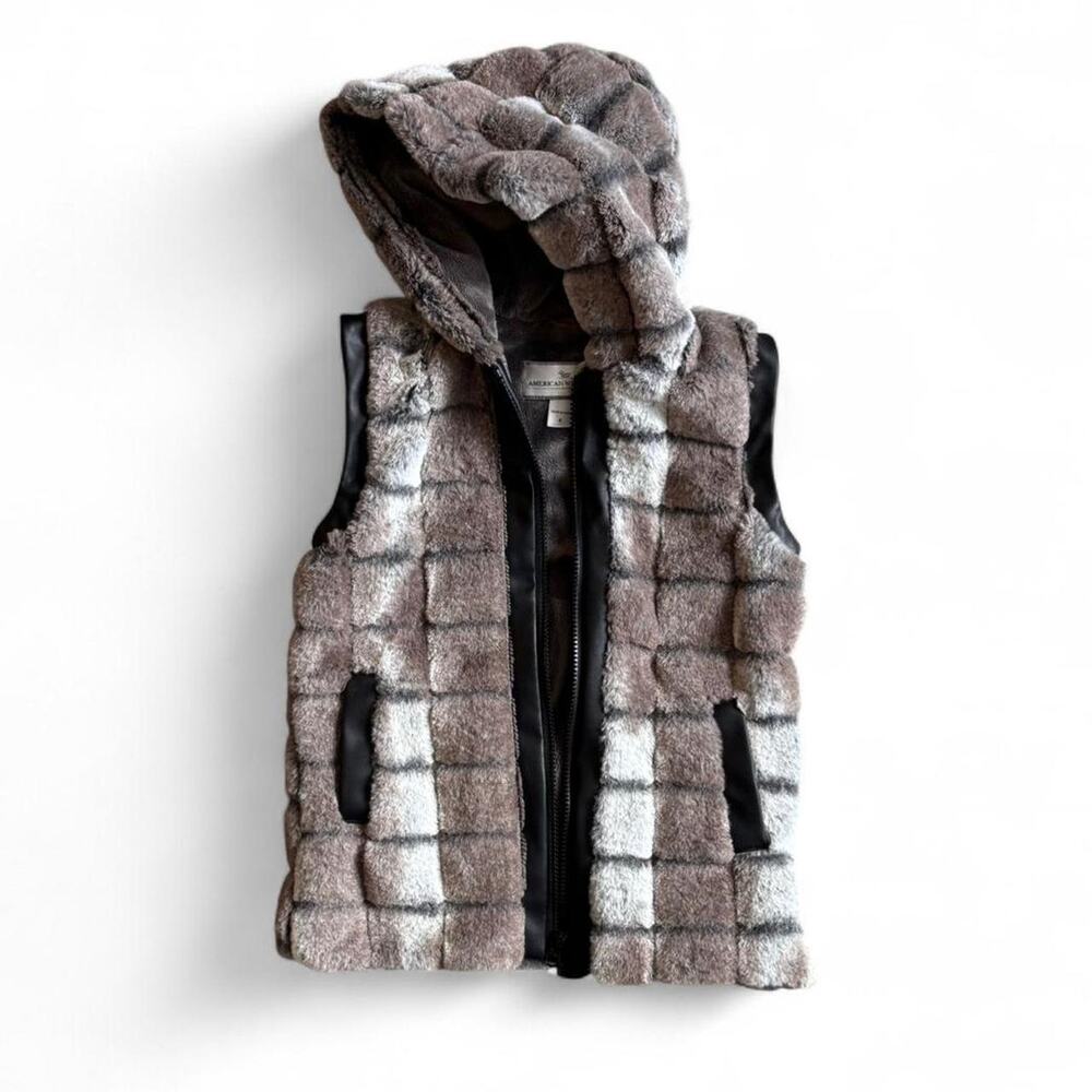 Faux Fur Hooded Gray Vest – Cozy Luxe Winter[S]